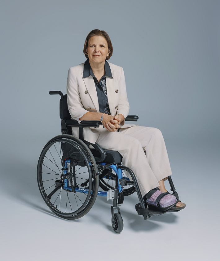 Femme en fauteuil roulant